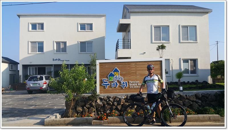 Two Wheels Guest House Seogwipo Exterior foto