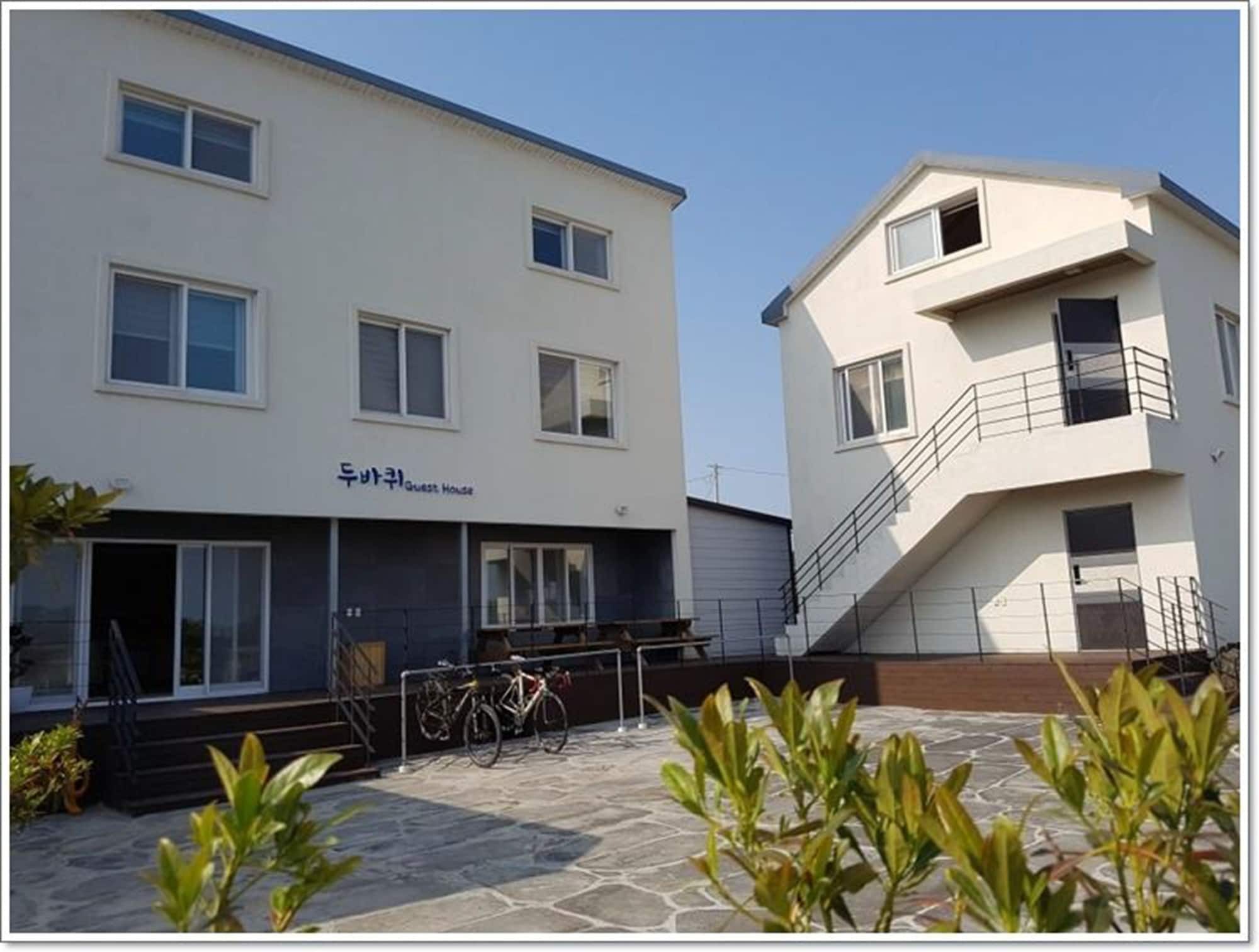 Two Wheels Guest House Seogwipo Exterior foto